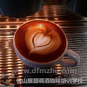 壓紋郁金香咖啡拉花、拿鐵作品
