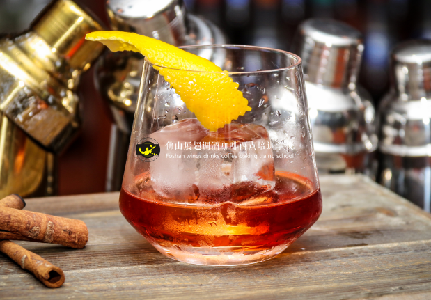 調(diào)酒培訓(xùn)學(xué)校零基礎(chǔ)的人可以去嗎？